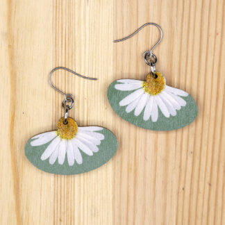 Luontoaiheiset päivänkakkara-korvakorut